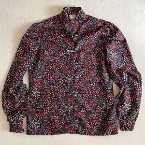 {VTG} Country Suburbans | Ruffle Mock Neck Dark Floral Button Down Top (M/L)